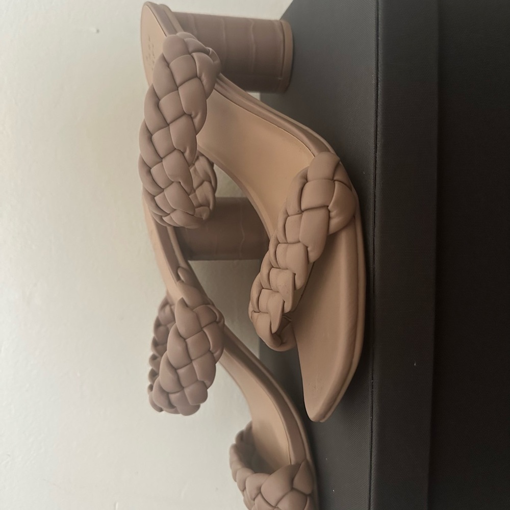 Target Heels - Picture 3 of 3
